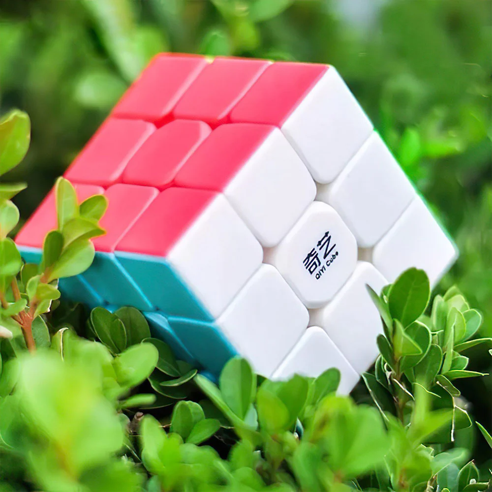 Rubik’s Cube 3x3 QiYi Sail W Noir ou Stickerless - Image 7